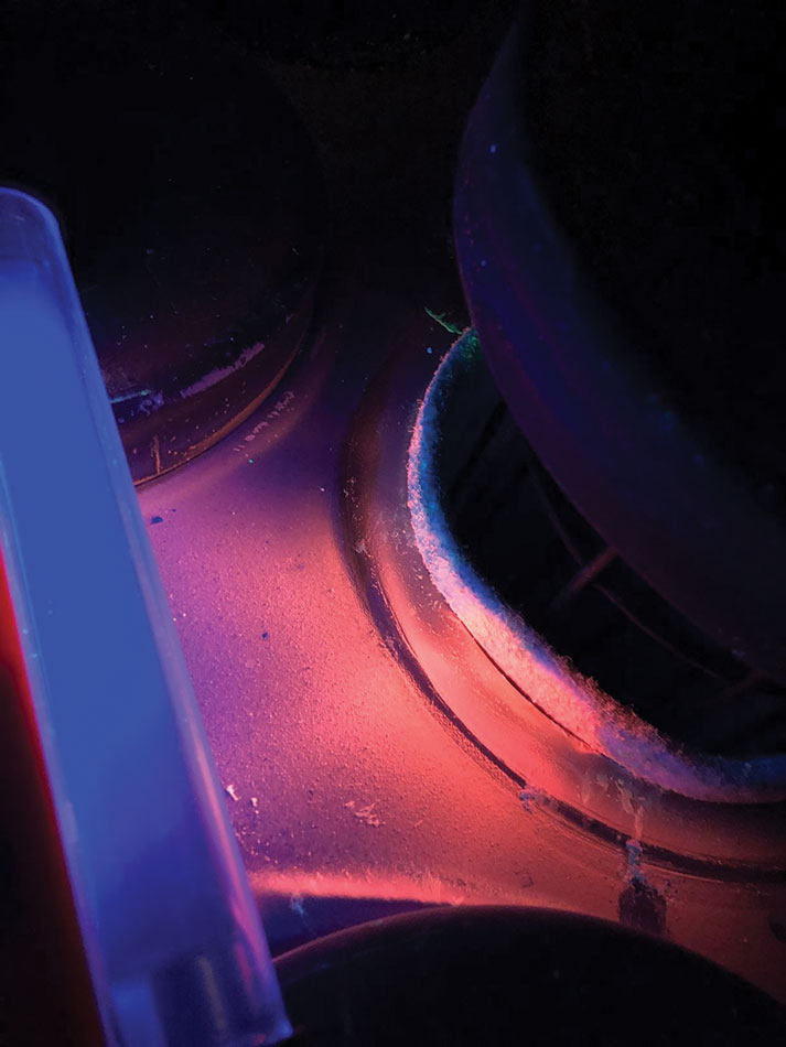 用熒光粉對布袋除塵器進行檢漏 用熒光粉對布袋除塵器進行檢漏